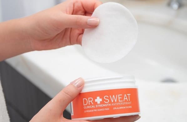 محصولات مناسب برای درمان عرق دست و کف پا