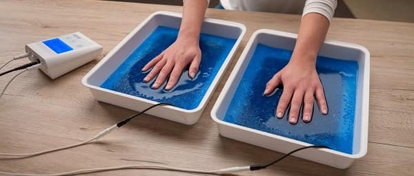 یون رانی برای درمان عرق دست و کف پا 